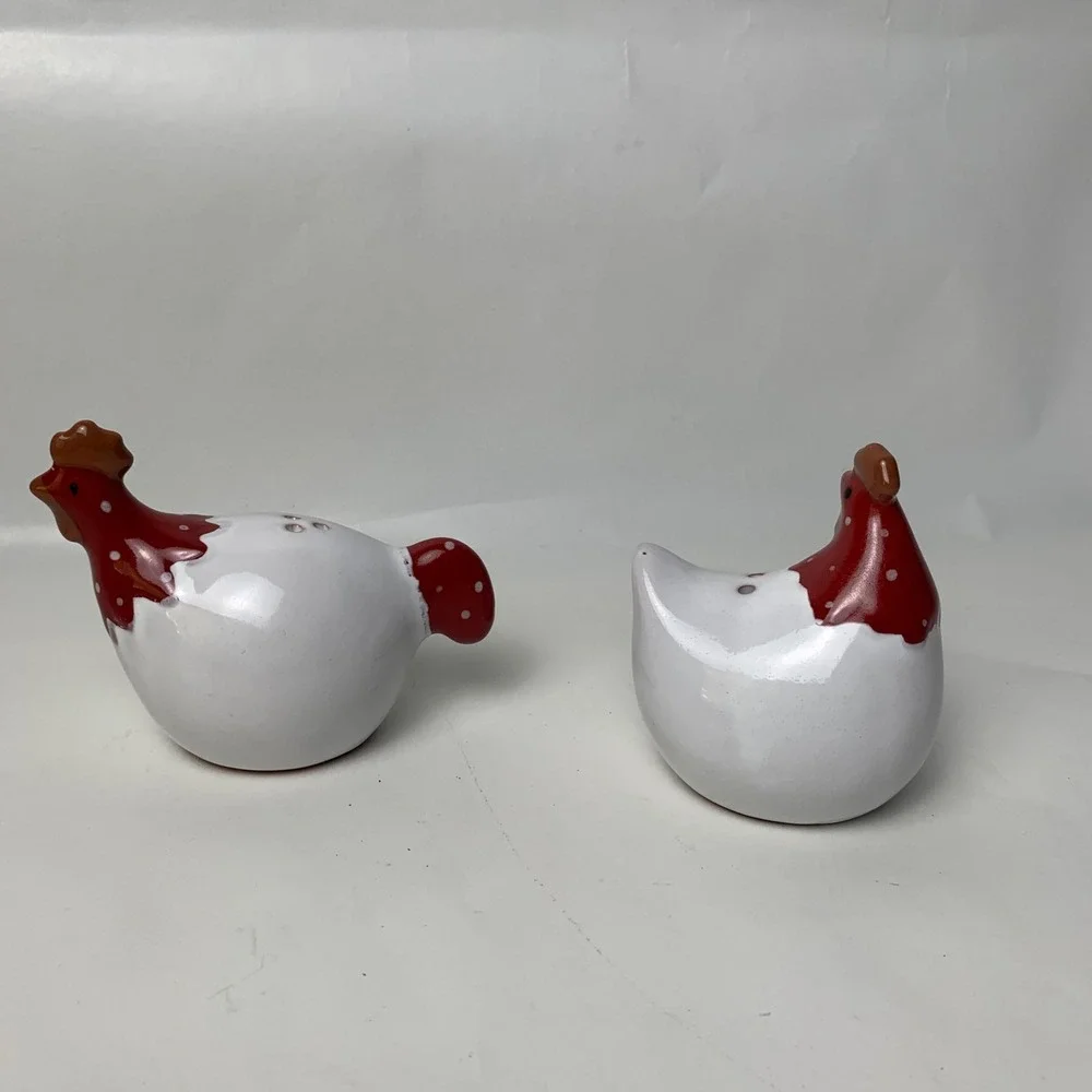 Vtg Style Ceramic Hen Salt and Pepper Shakers Red White Heart Farmhouse Decor